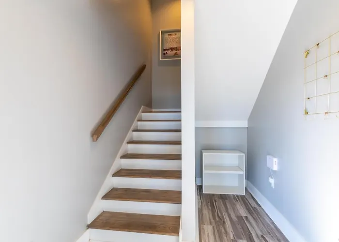 Holiday home Modern 3 Bedroom With Community Pool And Directly Across The Street From The Beach! *