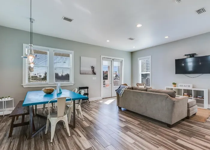 Modern 3 Bedroom With Community Pool And Directly Across The Street From The Beach! *