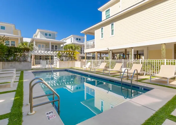 Modern 3 Bedroom With Community Pool And Directly Across The Street From The Beach! Holiday home