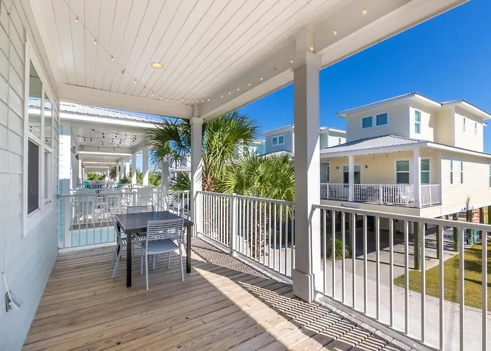 Holiday home Modern 3 Bedroom With Community Pool And Directly Across The Street From The Beach! Gulf Shores