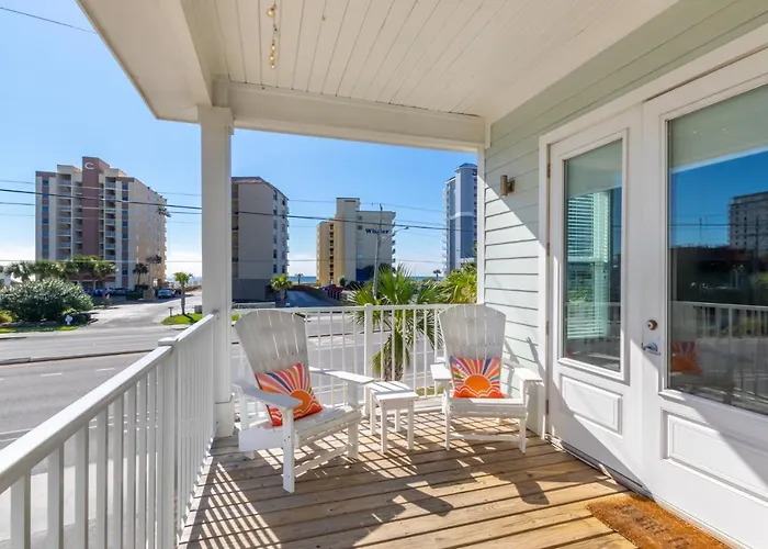 Modern 3 Bedroom With Community Pool And Directly Across The Street From The Beach! Holiday home