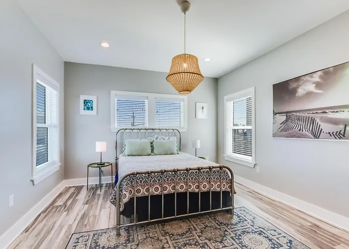 Modern 3 Bedroom With Community Pool And Directly Across The Street From The Beach! *