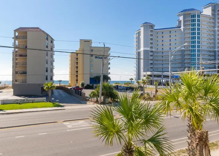 Modern 3 Bedroom With Community Pool And Directly Across The Street From The Beach! Gulf Shores