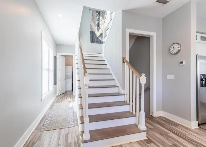 Modern 3 Bedroom With Community Pool And Directly Across The Street From The Beach! * Gulf Shores