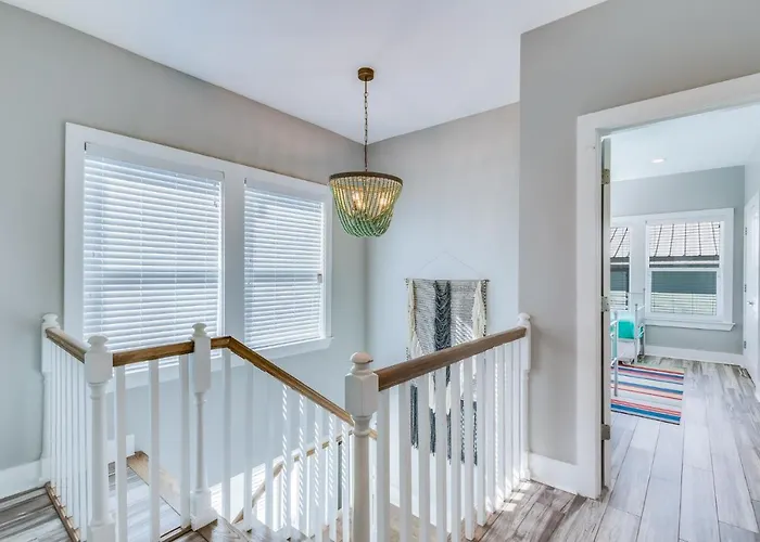 Modern 3 Bedroom With Community Pool And Directly Across The Street From The Beach! Holiday home