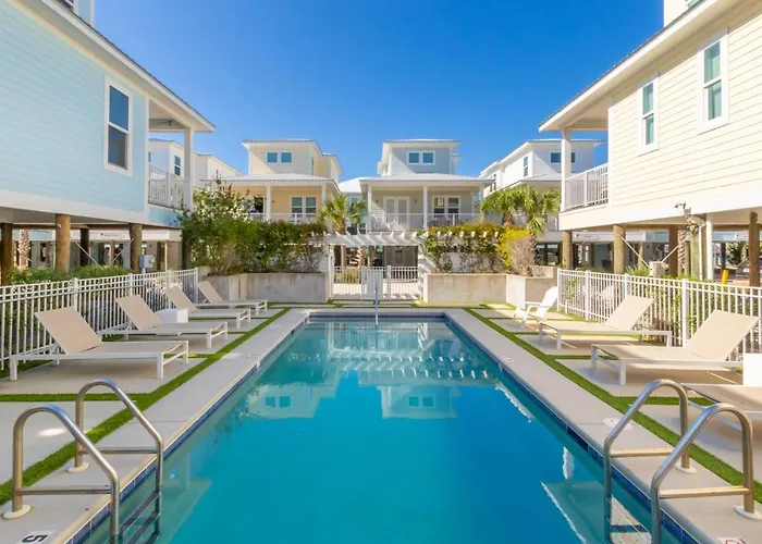 Modern 3 Bedroom With Community Pool And Directly Across The Street From The Beach! * Gulf Shores